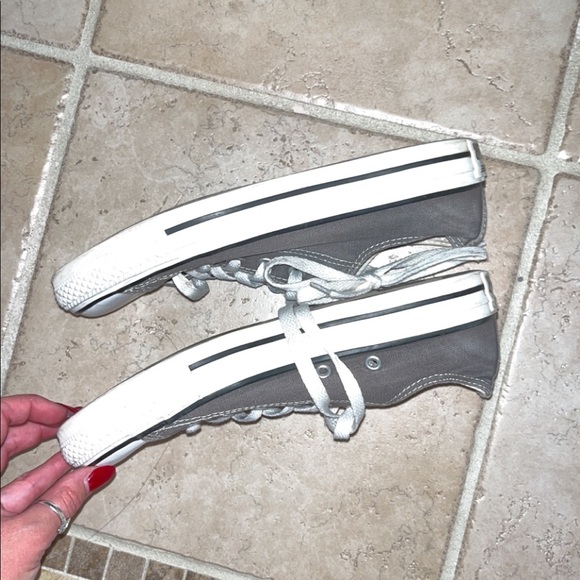 Gray chuck Taylor all start converse sneakers - Picture 3 of 5